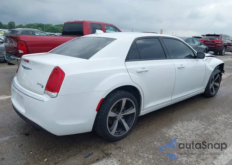 2019 Chrysler 300 300S z USA, uszkodzony, nr VIN 2C3CCABG3KH601040